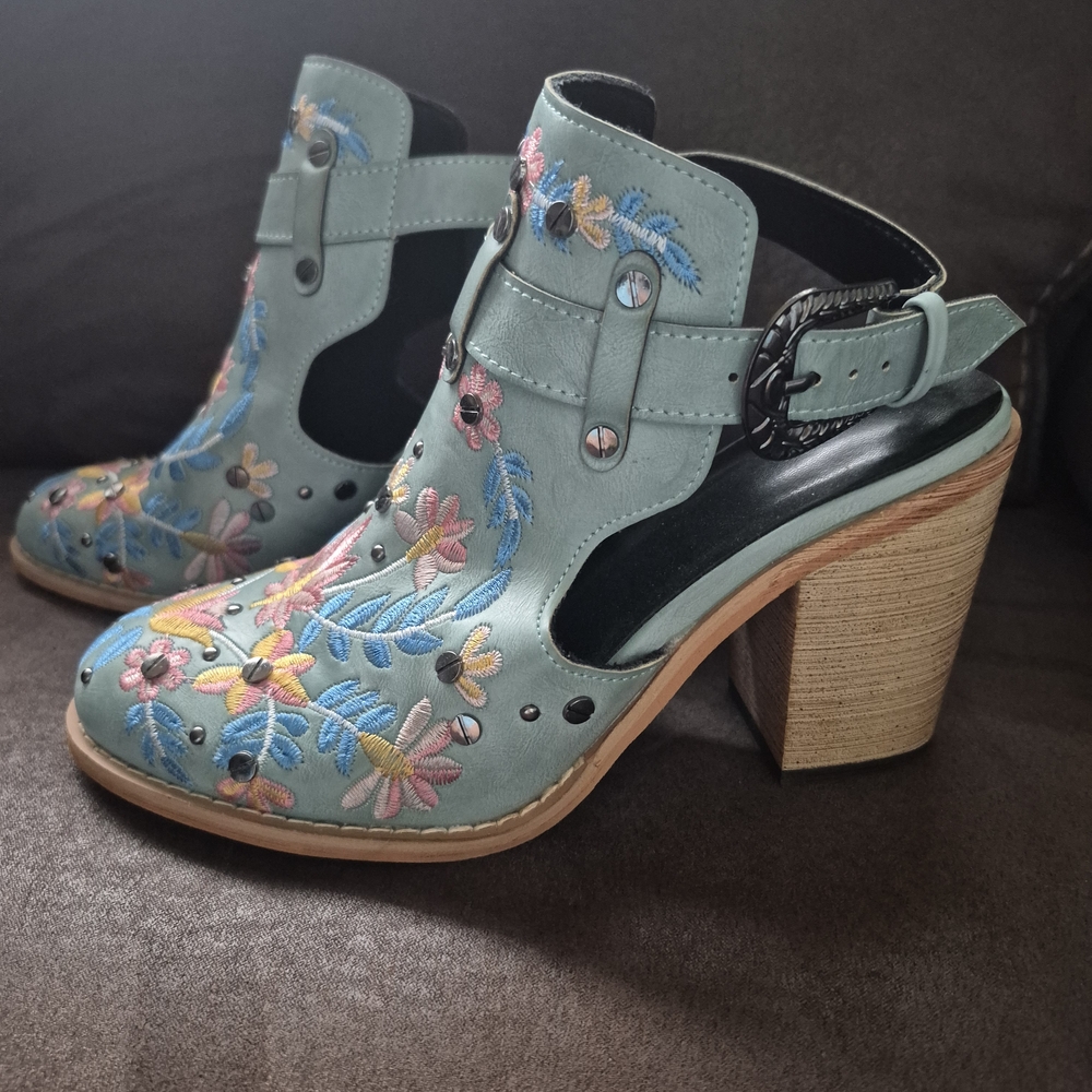 Embroidered Floral Western Sling Back Heel Boots